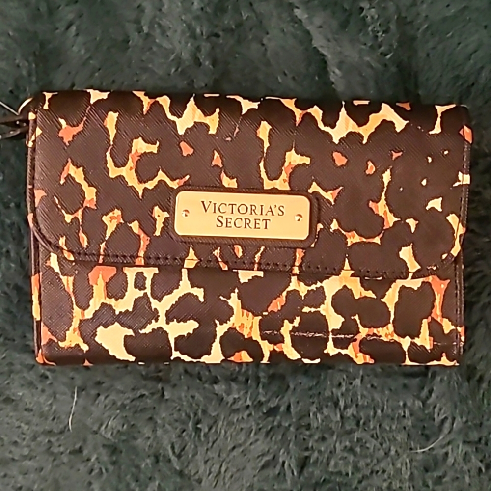 Victoria's Secret New Leopard Print Ladies Wallet Purse NWOT Faux Leather